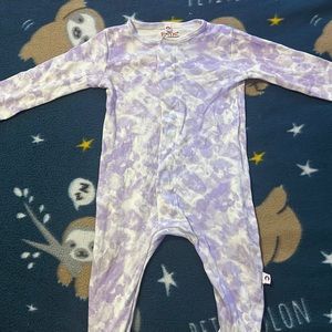 Purple and white set of pjs, size 6-9 months has magnets to close up
